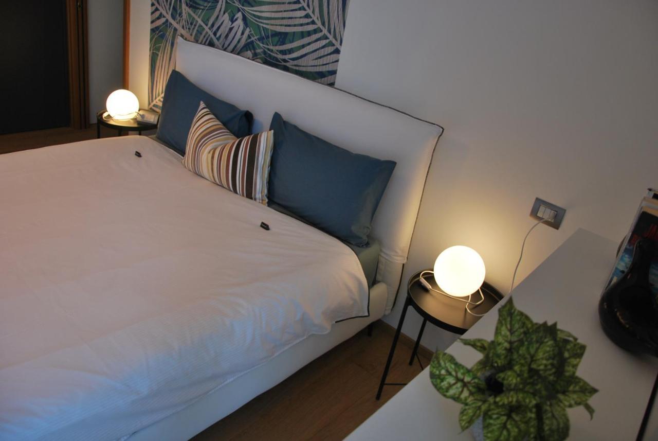 Suite 51 Appartamento Con Terrazzo A 50 Mt Dal Lago - Private Parking (Adults Only) Arona Eksteriør billede