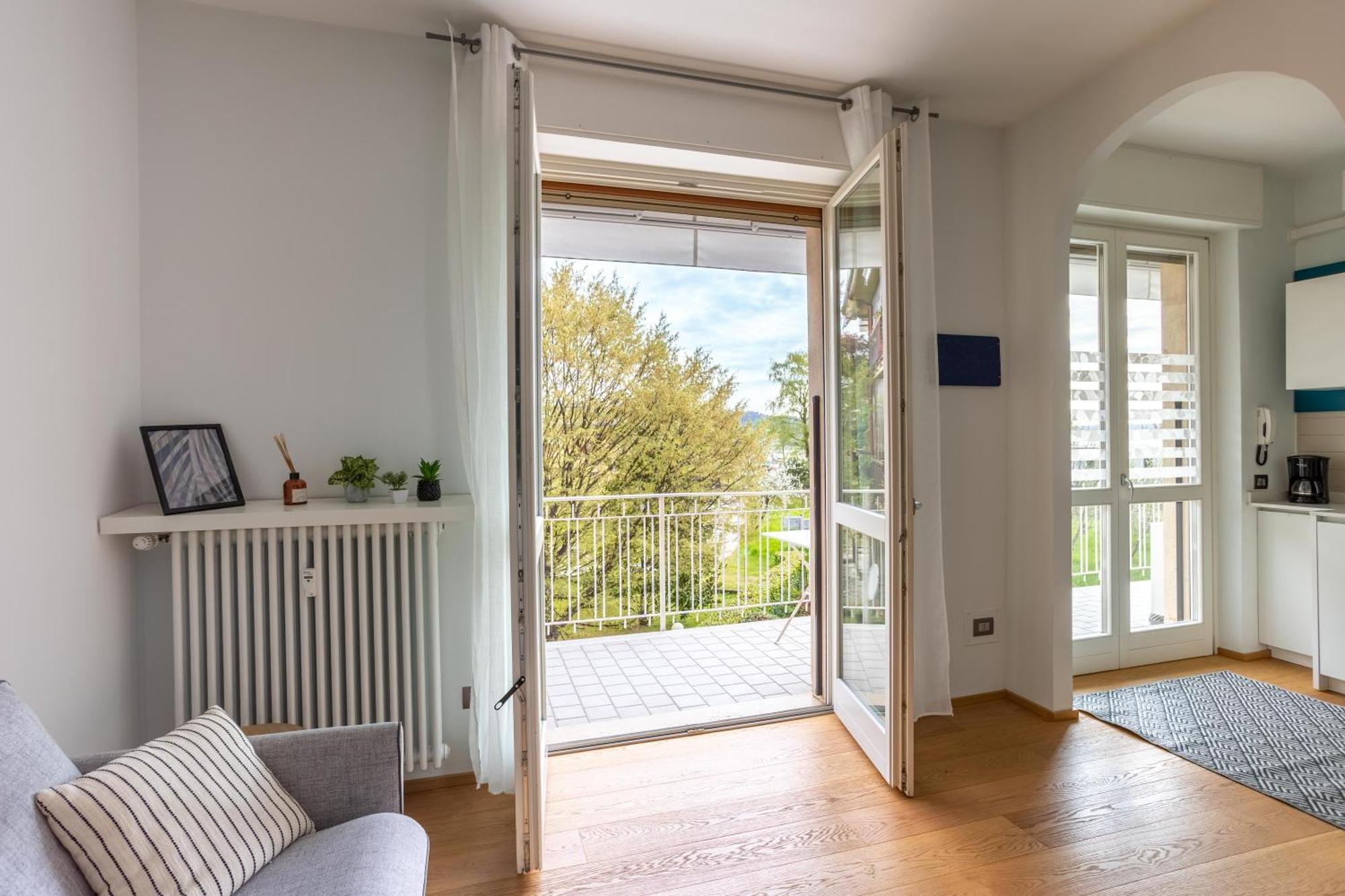 Suite 51 Appartamento Con Terrazzo A 50 Mt Dal Lago - Private Parking (Adults Only) Arona Eksteriør billede