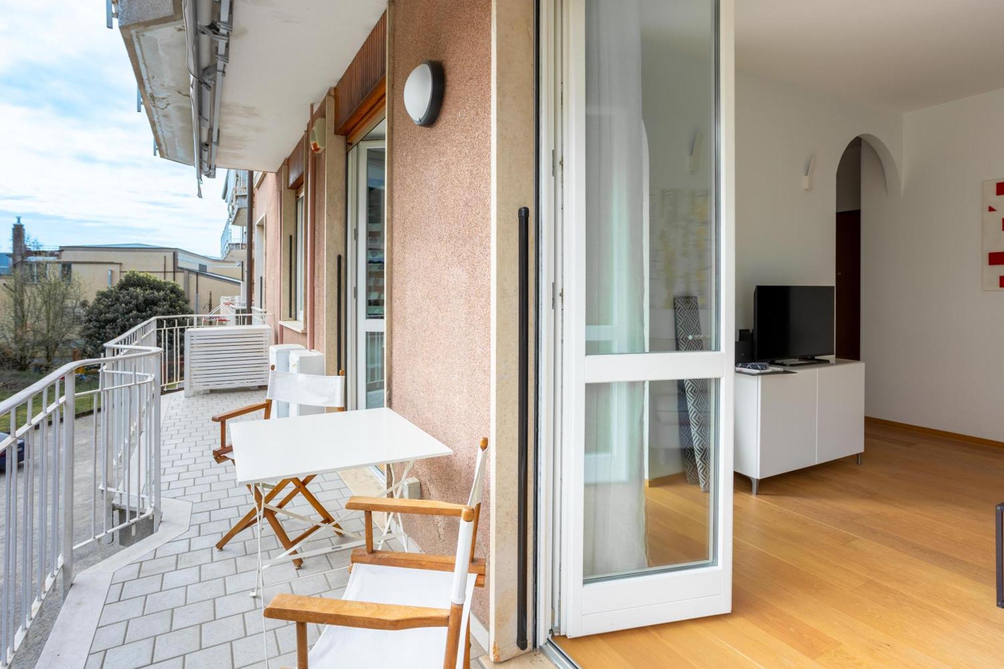 Suite 51 Appartamento Con Terrazzo A 50 Mt Dal Lago - Private Parking (Adults Only) Arona Eksteriør billede