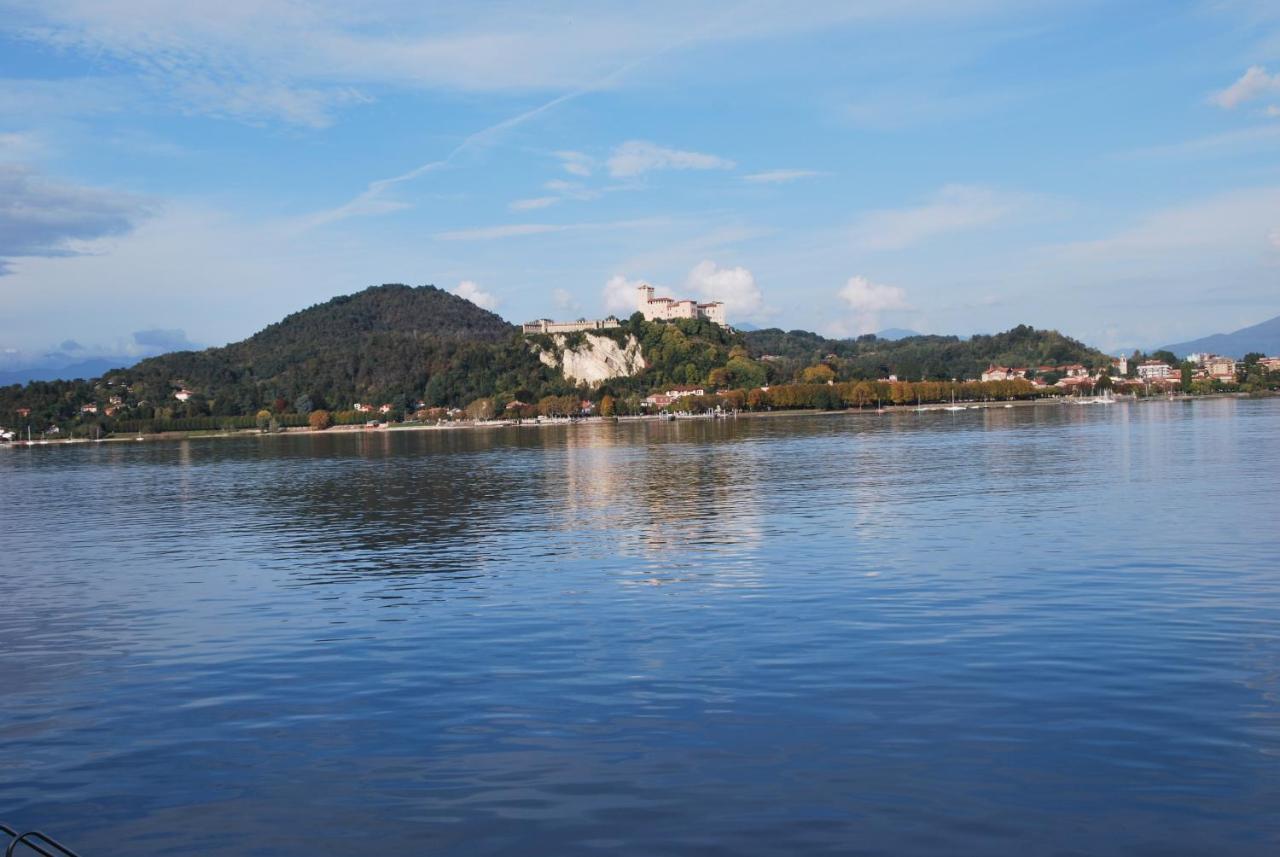 Suite 51 Appartamento Con Terrazzo A 50 Mt Dal Lago - Private Parking (Adults Only) Arona Eksteriør billede